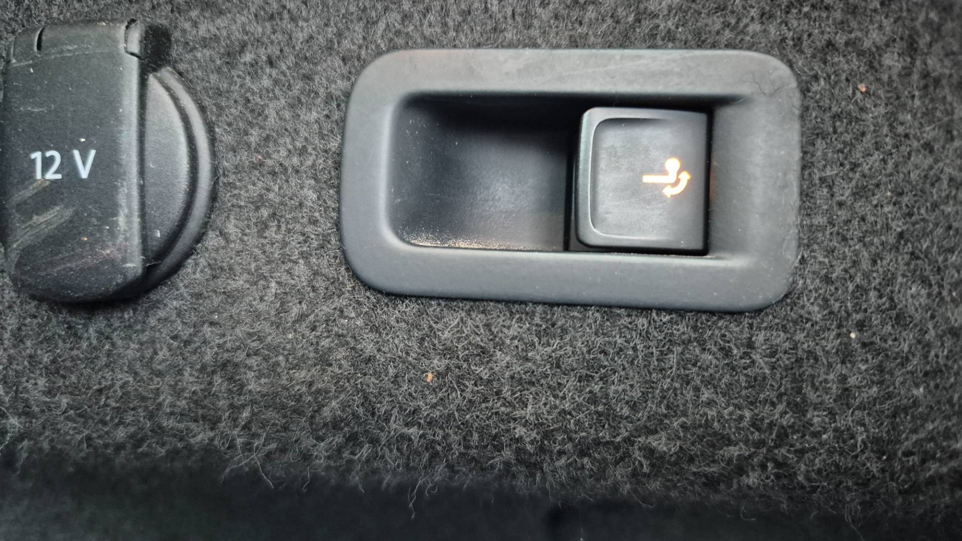 Volkswagen Passat Variant 2.0 TDI BMT Highline DSG – Obrázok 16