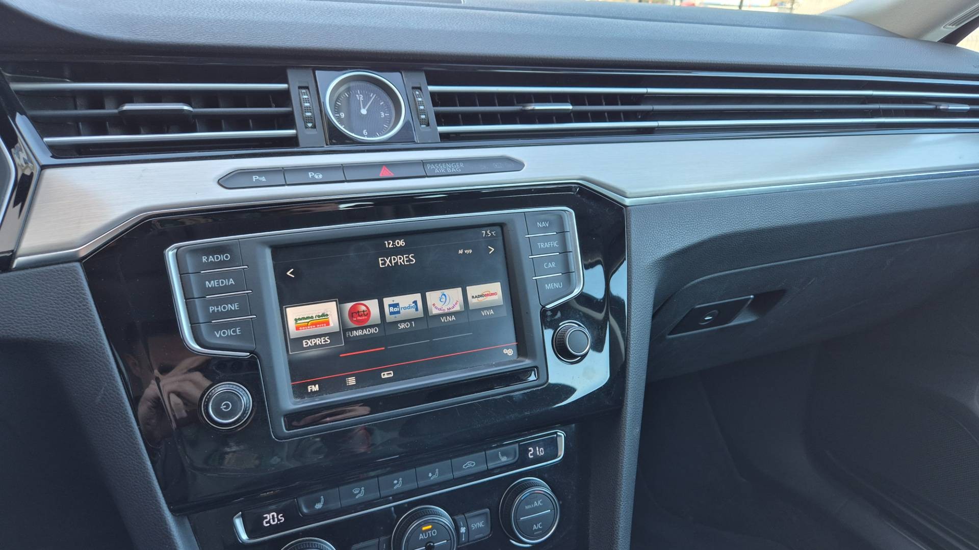 Volkswagen Passat Variant 2.0 TDI BMT Highline DSG – Obrázok 23