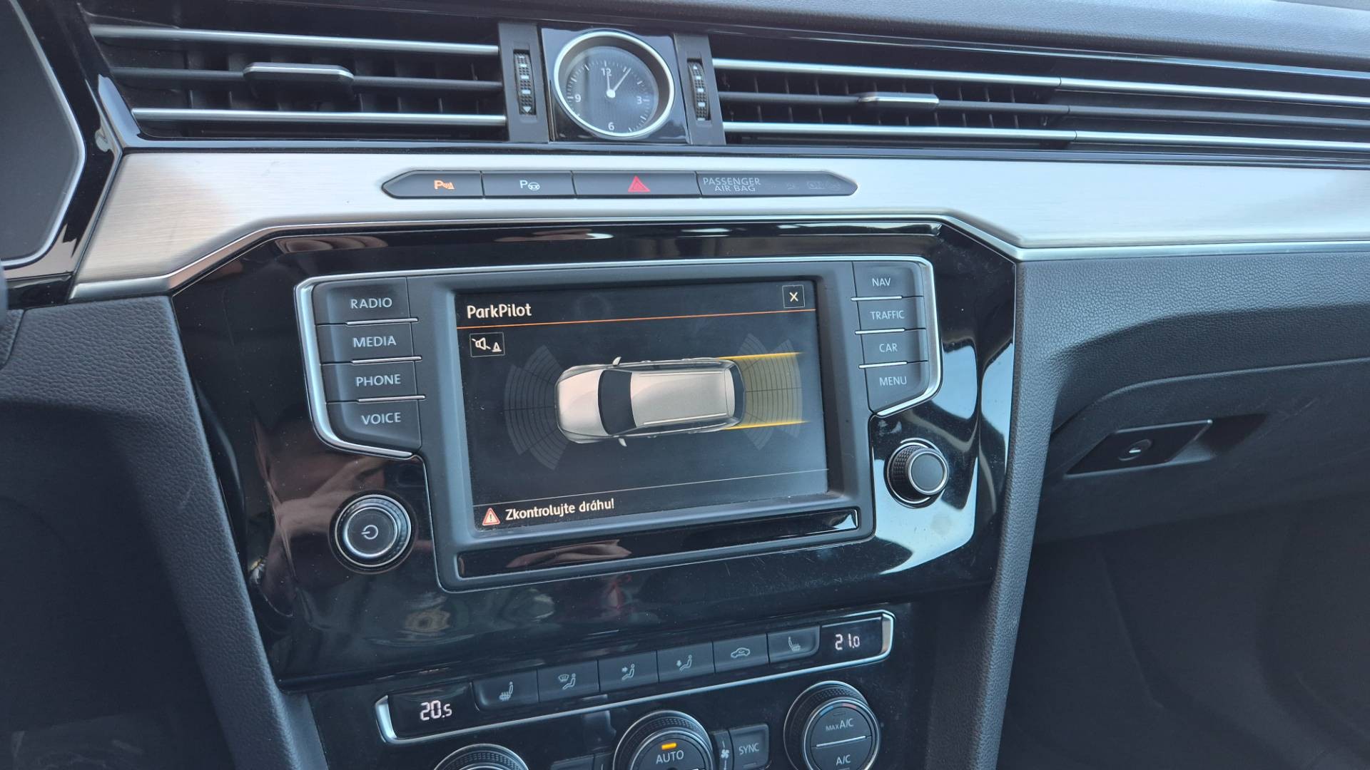 Volkswagen Passat Variant 2.0 TDI BMT Highline DSG – Obrázok 24