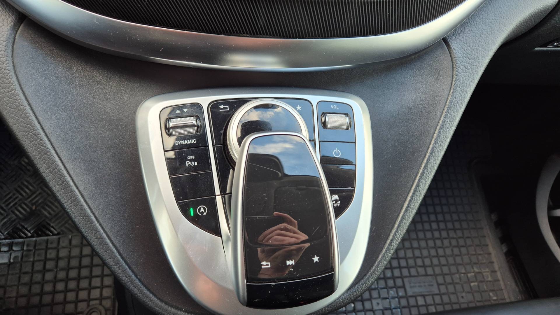 Mercedes-Benz V trieda V250 d kompakt 4MATIC A/T – Obrázok 31