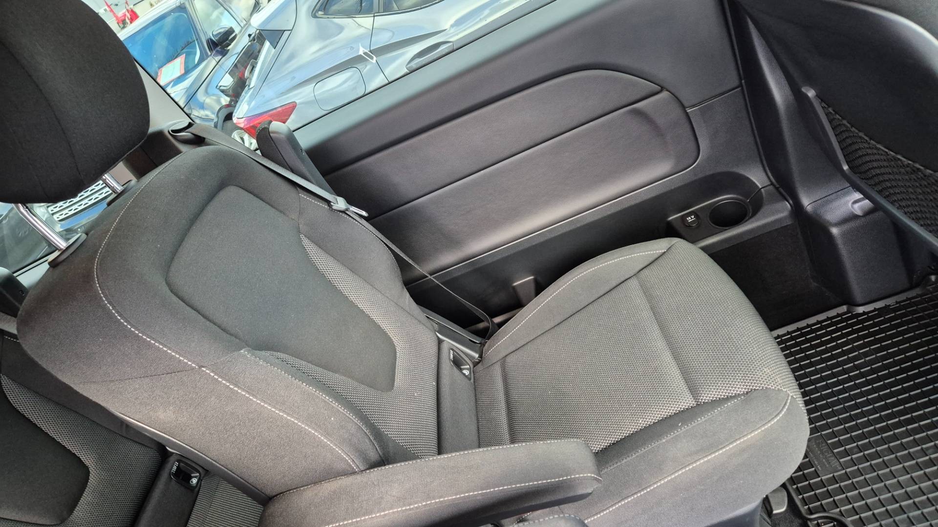 Mercedes-Benz V trieda V250 d kompakt 4MATIC A/T – Obrázok 20