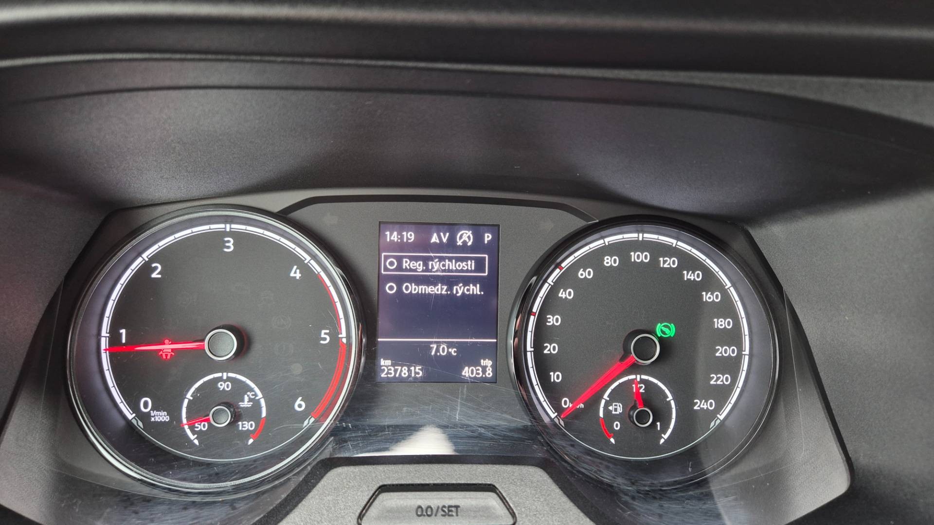 Volkswagen T6 Caravelle 2.0 TDI 150k KR Highline DSG – Obrázok 44