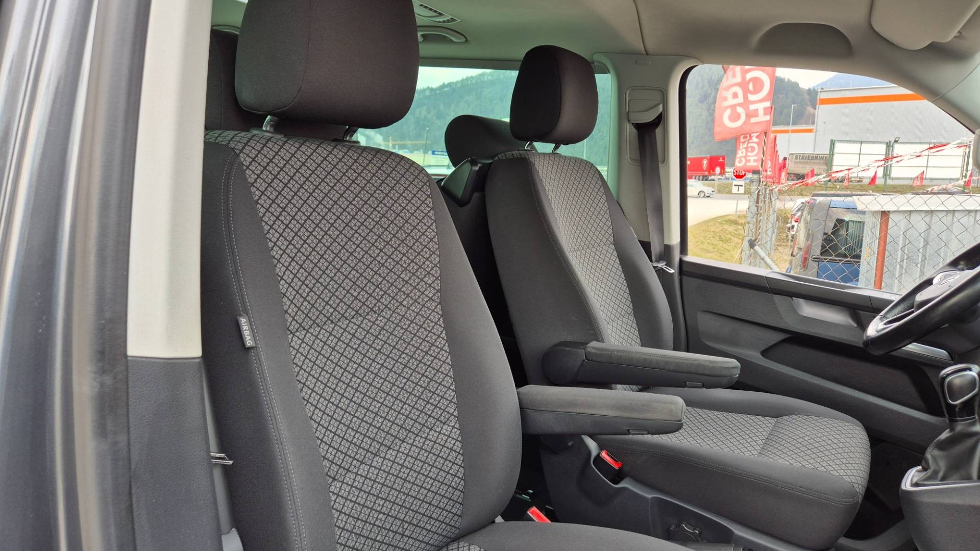 Volkswagen Multivan 2.0 TDI 150k Highline DSG – Obrázok 30