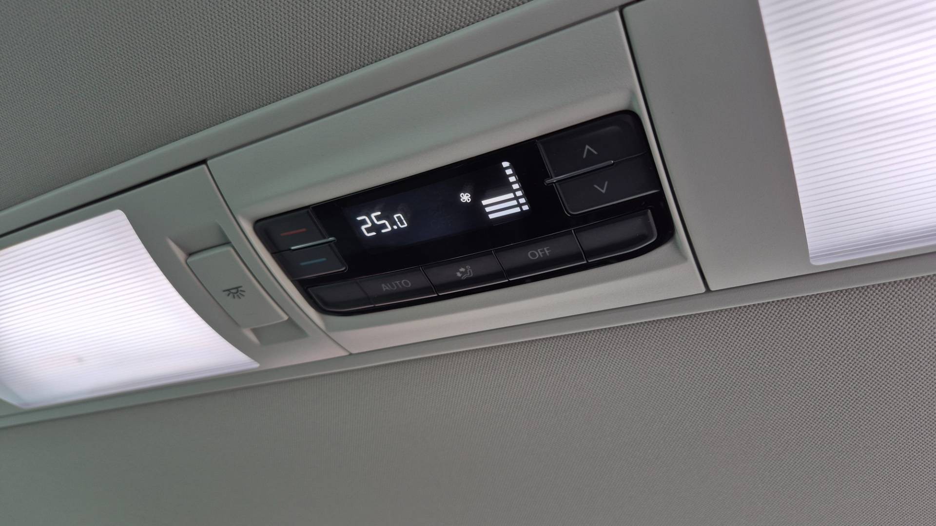 Volkswagen Multivan 2.0 TDI 150k Highline DSG – Obrázok 26