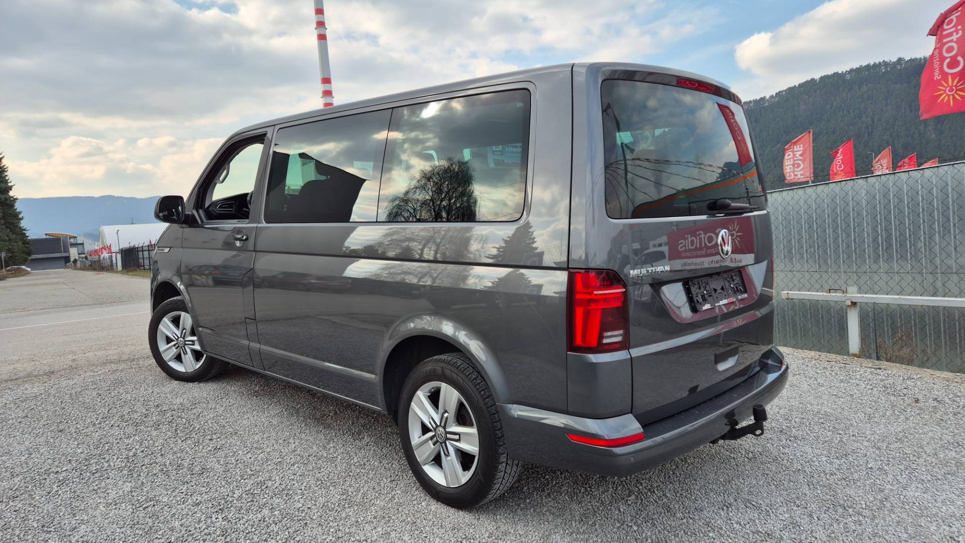 Volkswagen Multivan 2.0 TDI 150k Highline DSG – Obrázok 9