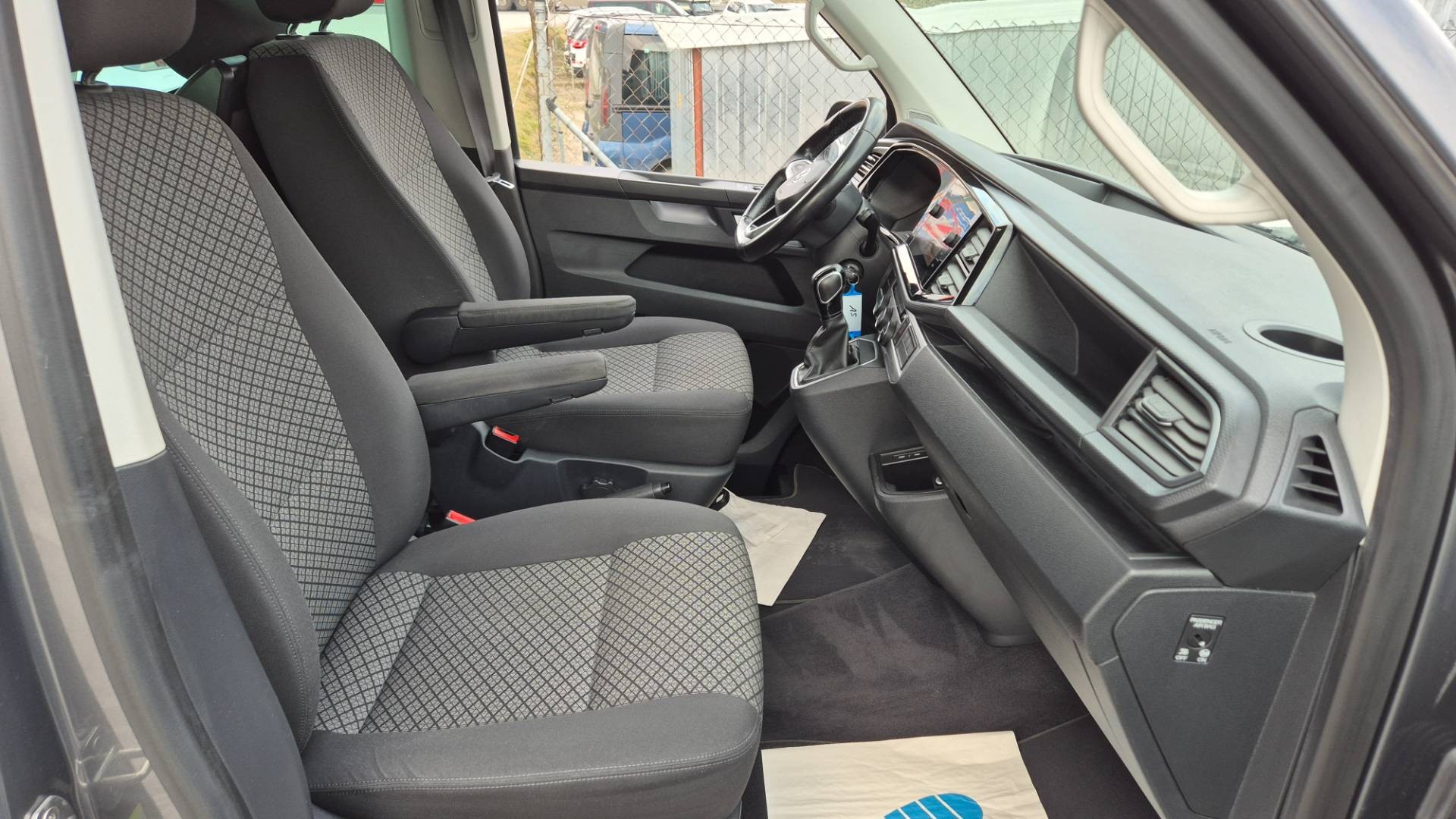 Volkswagen Multivan 2.0 TDI 150k Highline DSG – Obrázok 28