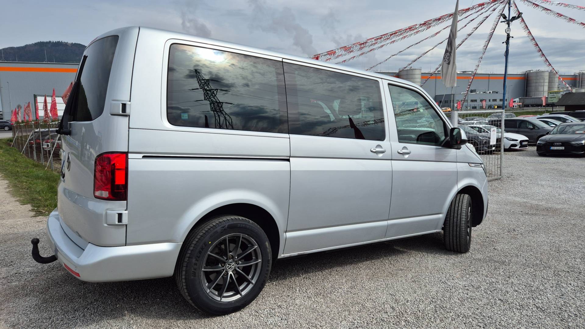 Volkswagen T6 Caravelle 2.0 TDI 150k KR Highline DSG – Obrázok 6
