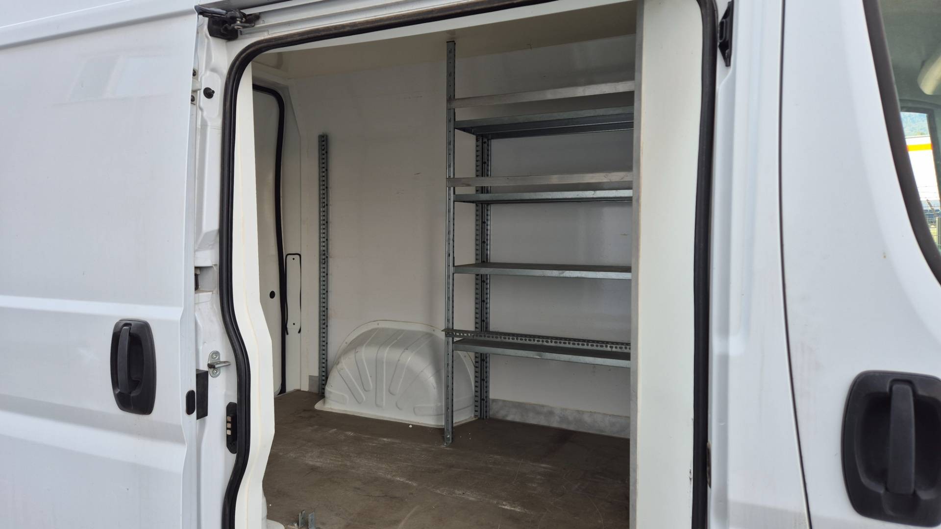 Fiat Ducato 2.3 MultiJet 150k E6 izoterma 110kW – Obrázok 27