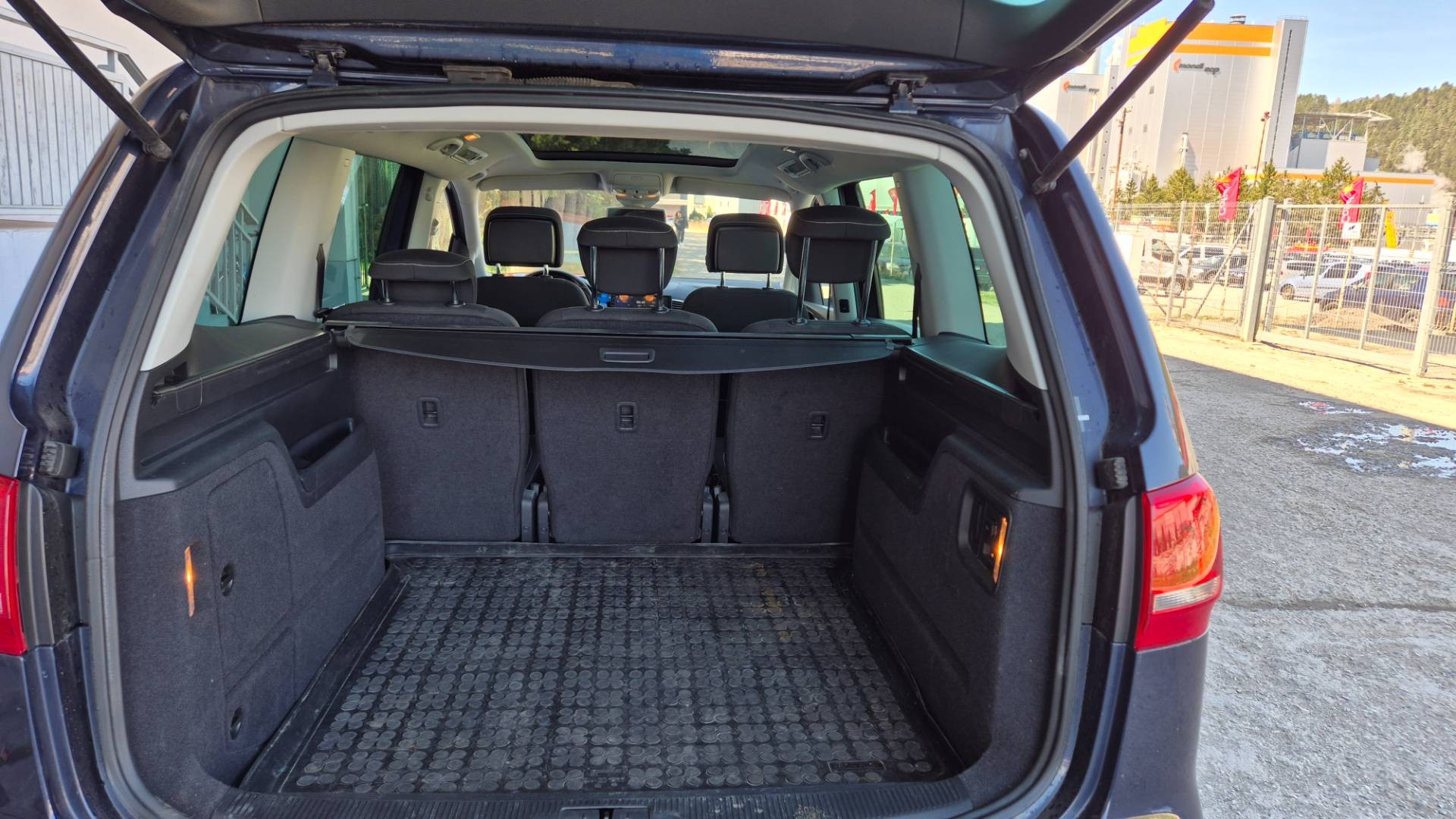 Volkswagen Sharan 2.0 TDI BMT Highline 4MOTION – Obrázok 17