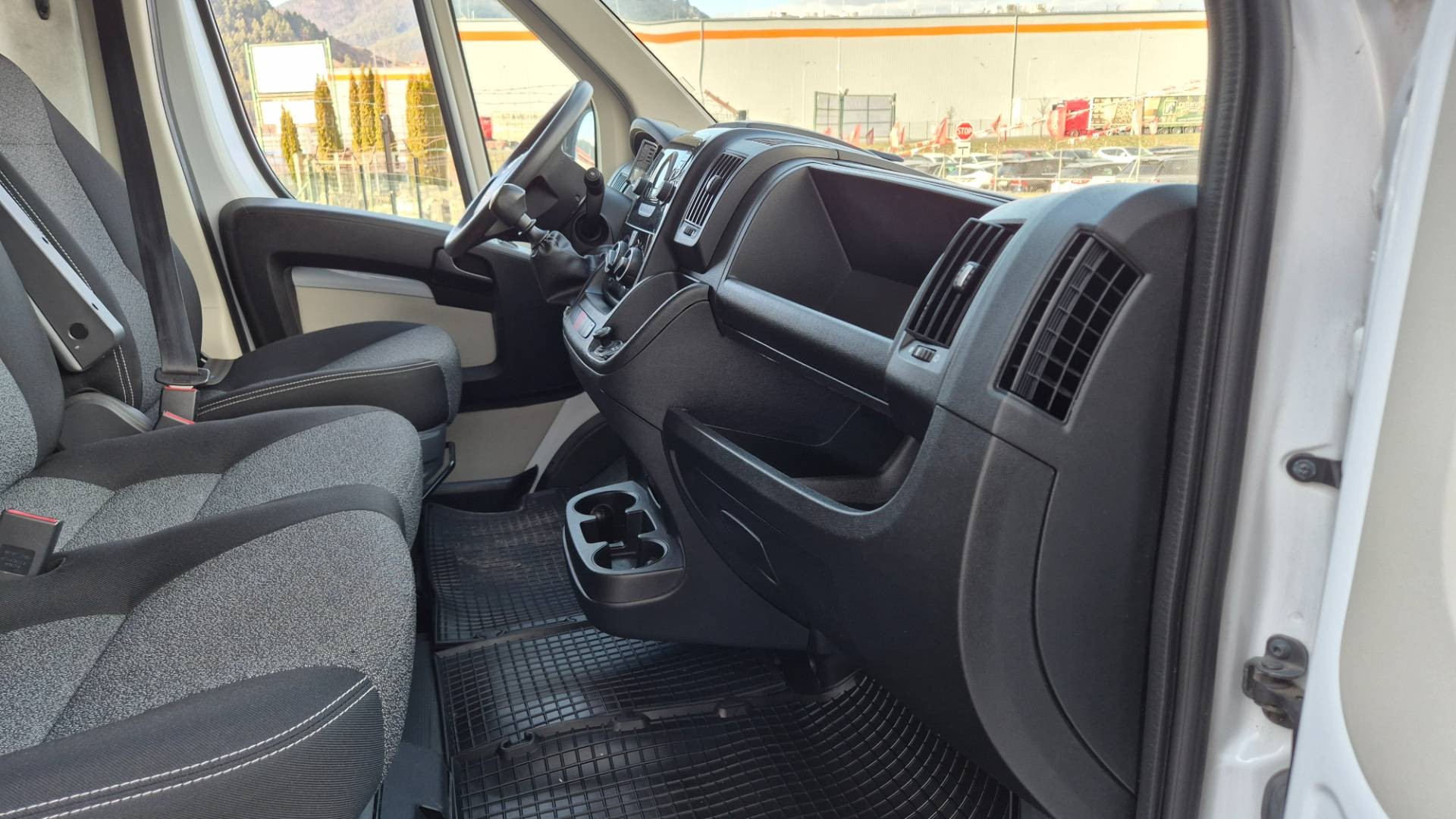 Fiat Ducato 2.3 MultiJet 150k E6 izoterma 110kW – Obrázok 32