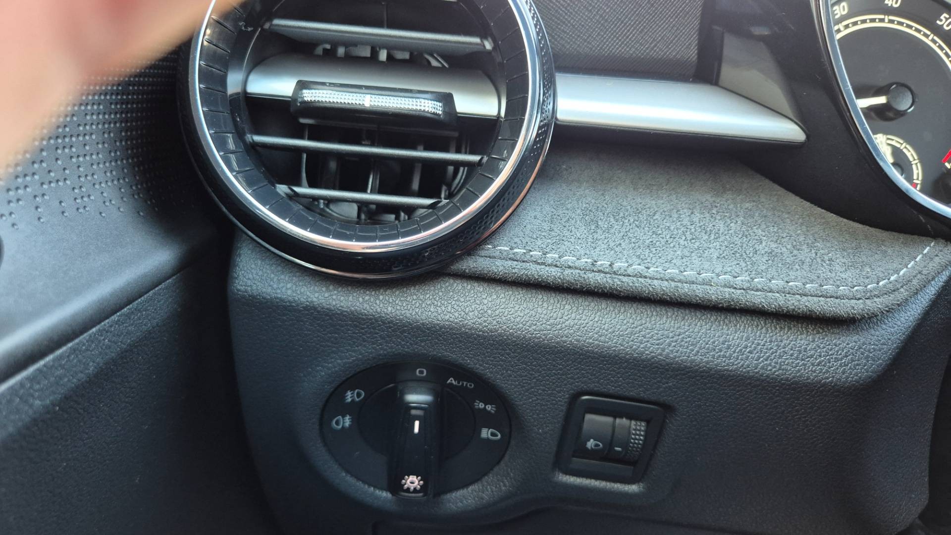 Škoda Fabia 1.5 TSI Style DSG – Obrázok 19