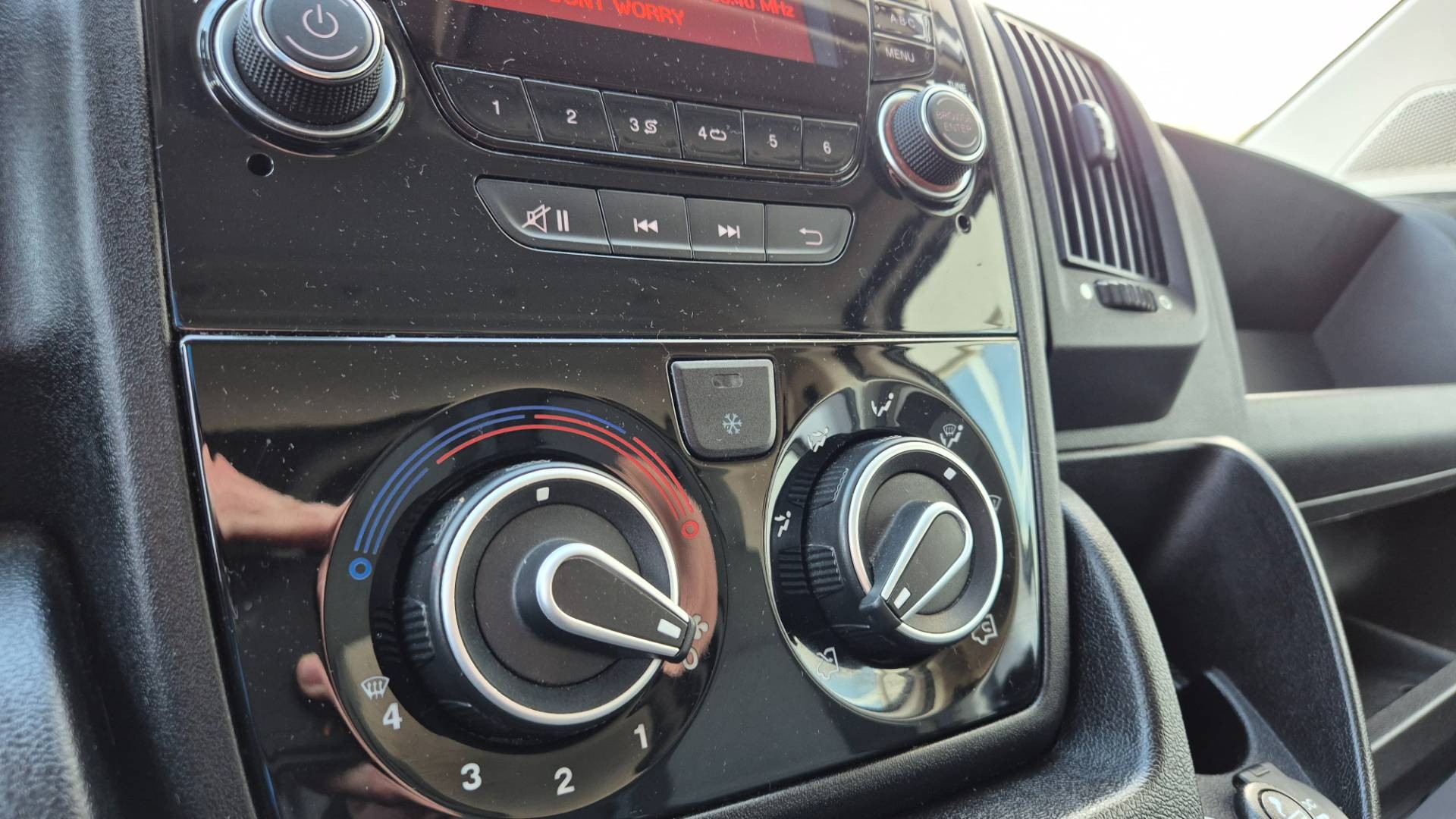 Fiat Ducato 2.3 MultiJet 150k E6 izoterma 110kW – Obrázok 38