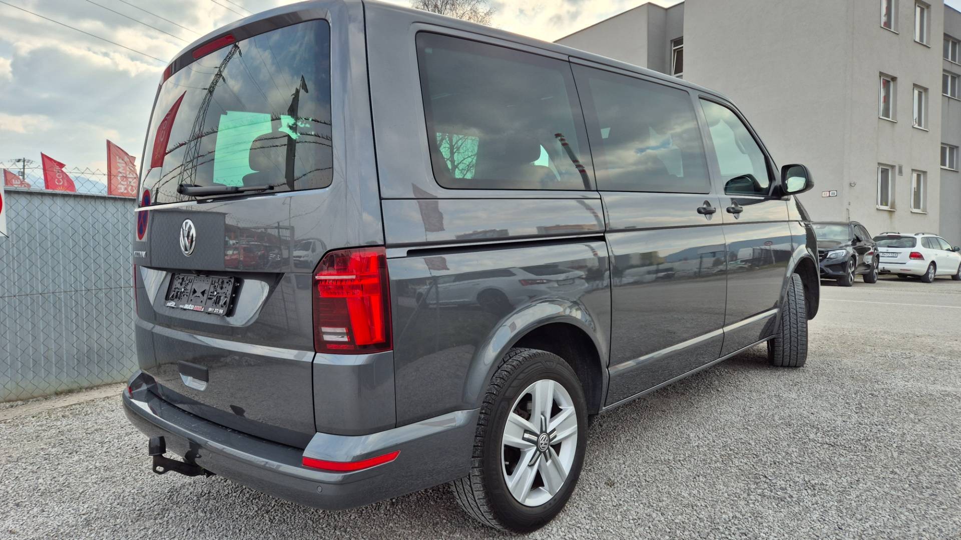 Volkswagen Multivan 2.0 TDI 150k Highline DSG – Obrázok 5