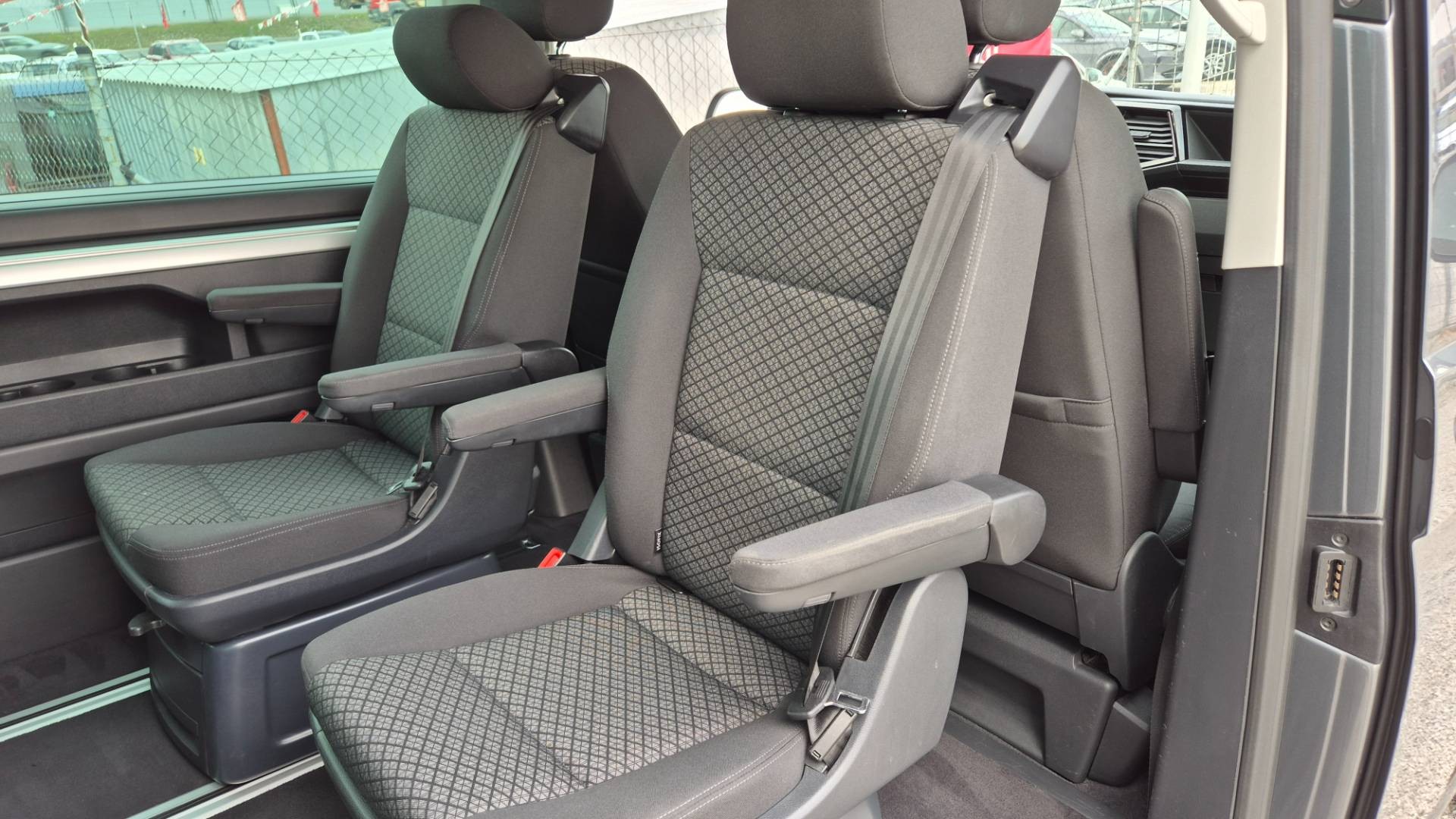 Volkswagen Multivan 2.0 TDI 150k Highline DSG – Obrázok 21