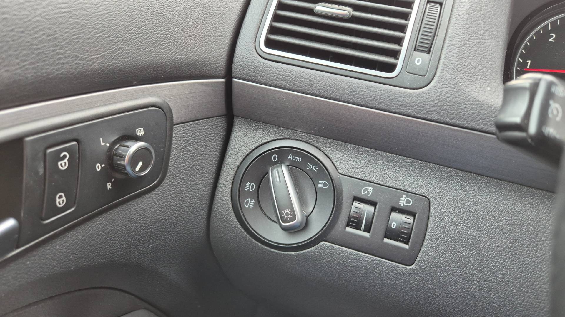 Volkswagen Touran 2.0 TDI Cross – Obrázok 27