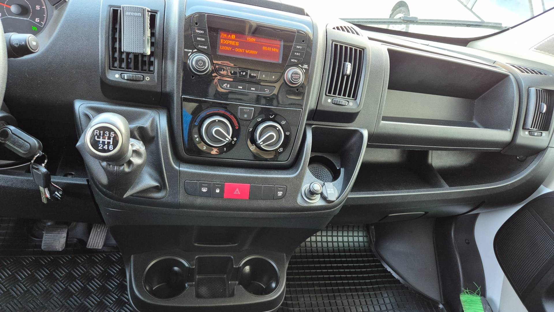 Fiat Ducato 2.3 MultiJet 150k E6 izoterma 110kW – Obrázok 37