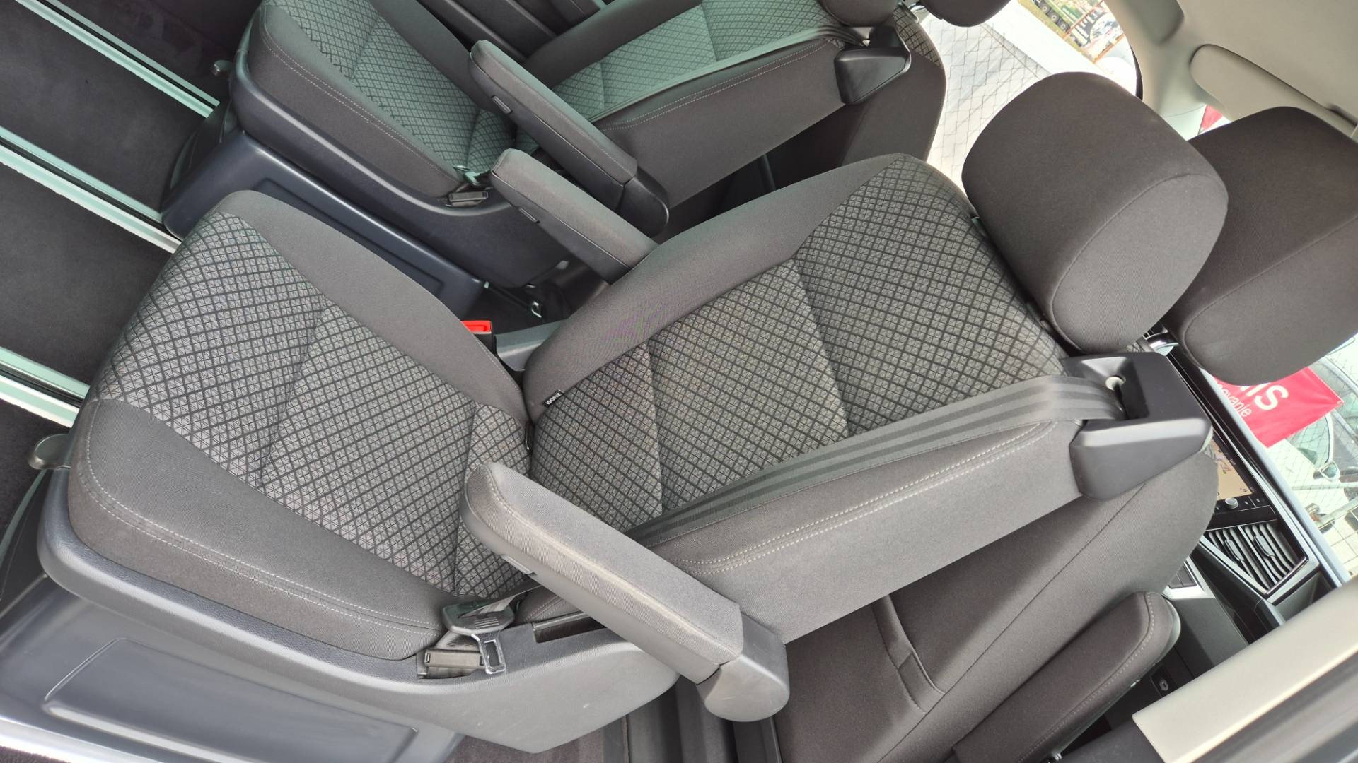 Volkswagen Multivan 2.0 TDI 150k Highline DSG – Obrázok 22