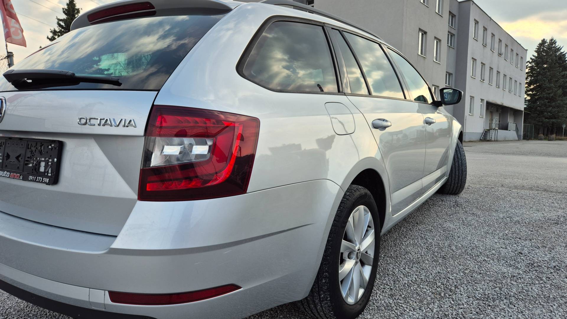 Škoda Octavia Combi 2.0 TDI Style DSG EU6 – Obrázok 17