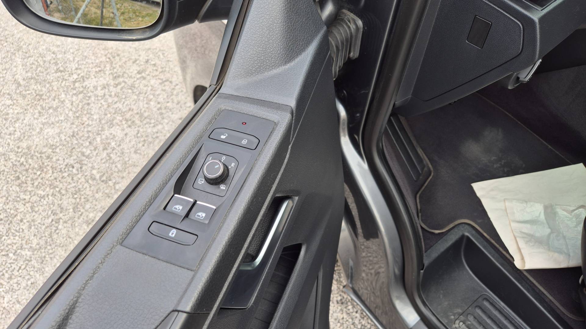 Volkswagen Multivan 2.0 TDI 150k Highline DSG – Obrázok 32