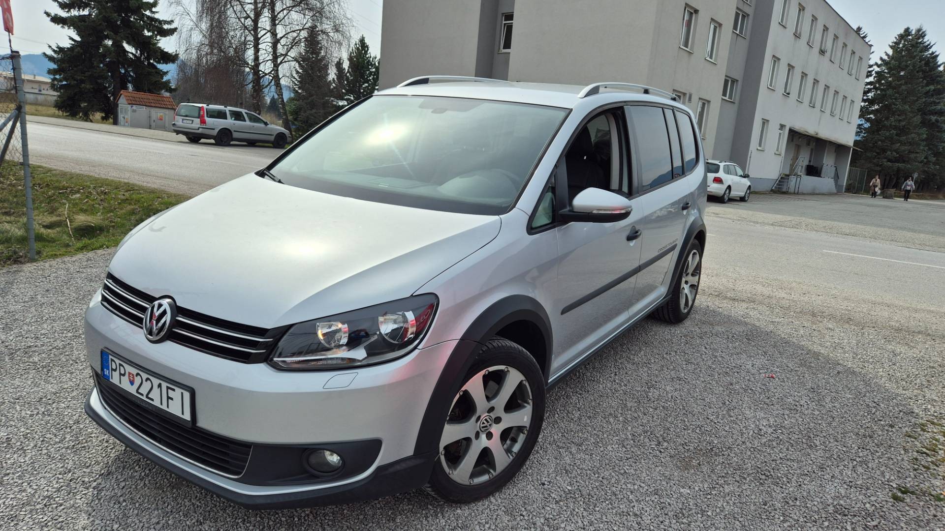 Volkswagen Touran 2.0 TDI Cross – Obrázok 2
