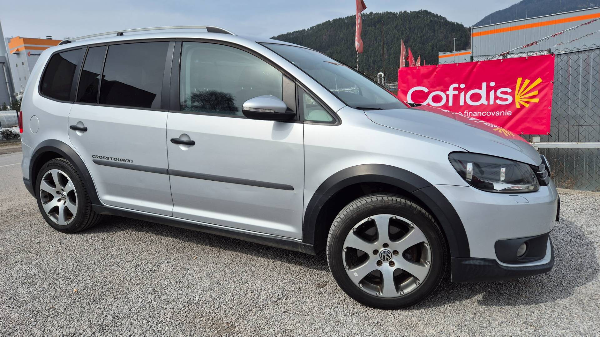 Volkswagen Touran 2.0 TDI Cross – Obrázok 5
