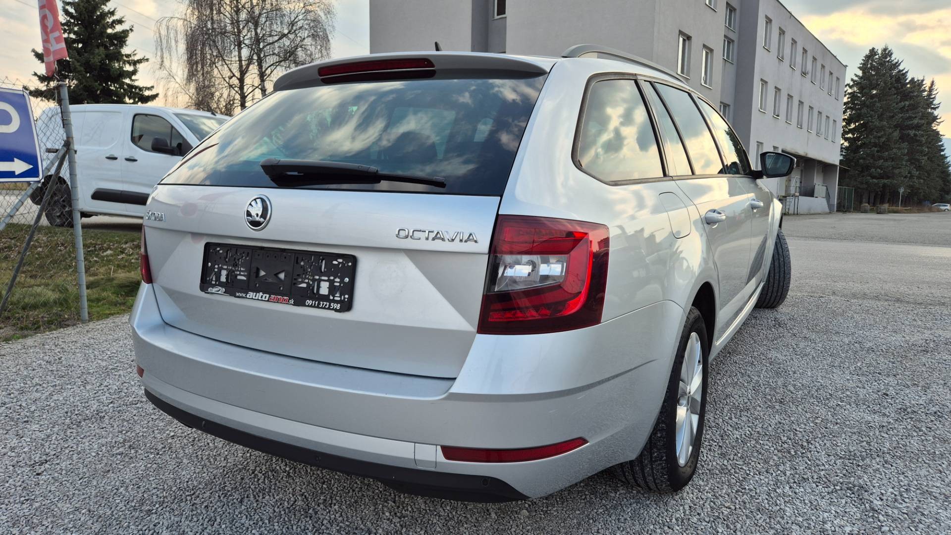 Škoda Octavia Combi 2.0 TDI Style DSG EU6 – Obrázok 14
