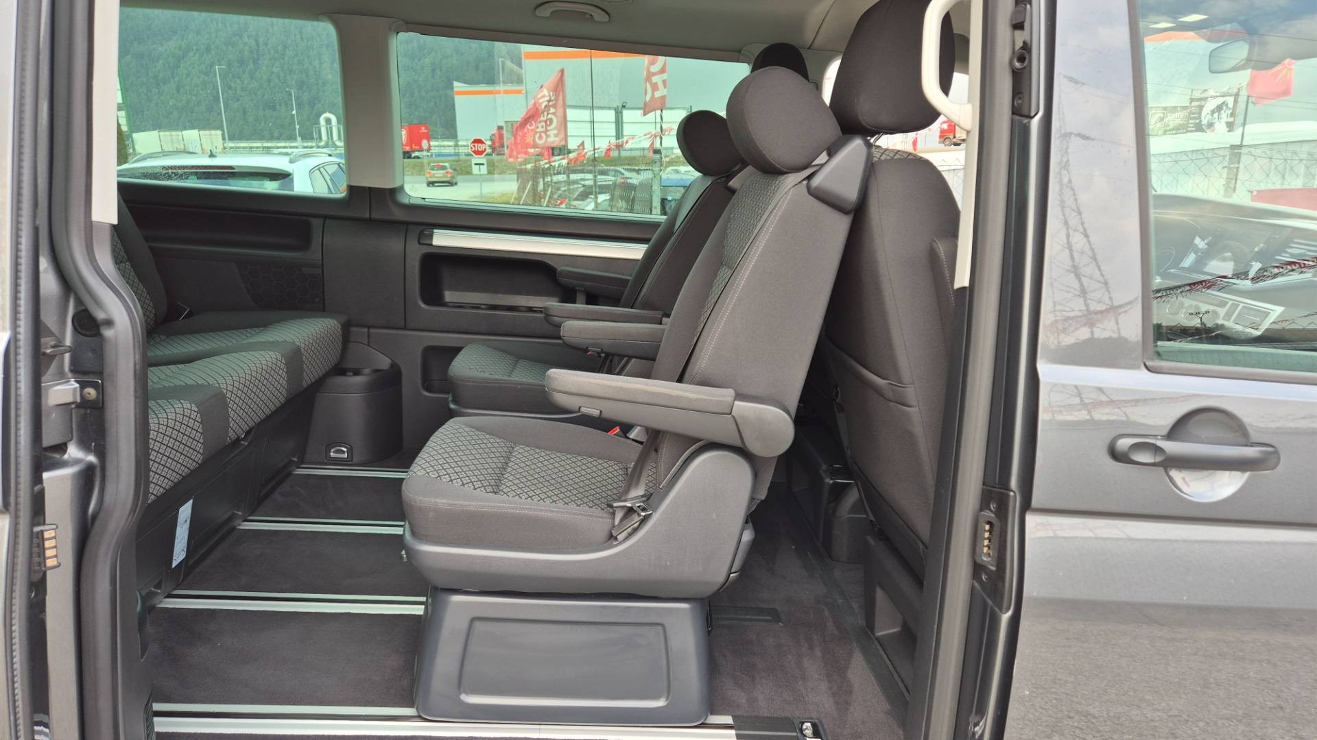 Volkswagen Multivan 2.0 TDI 150k Highline DSG – Obrázok 19