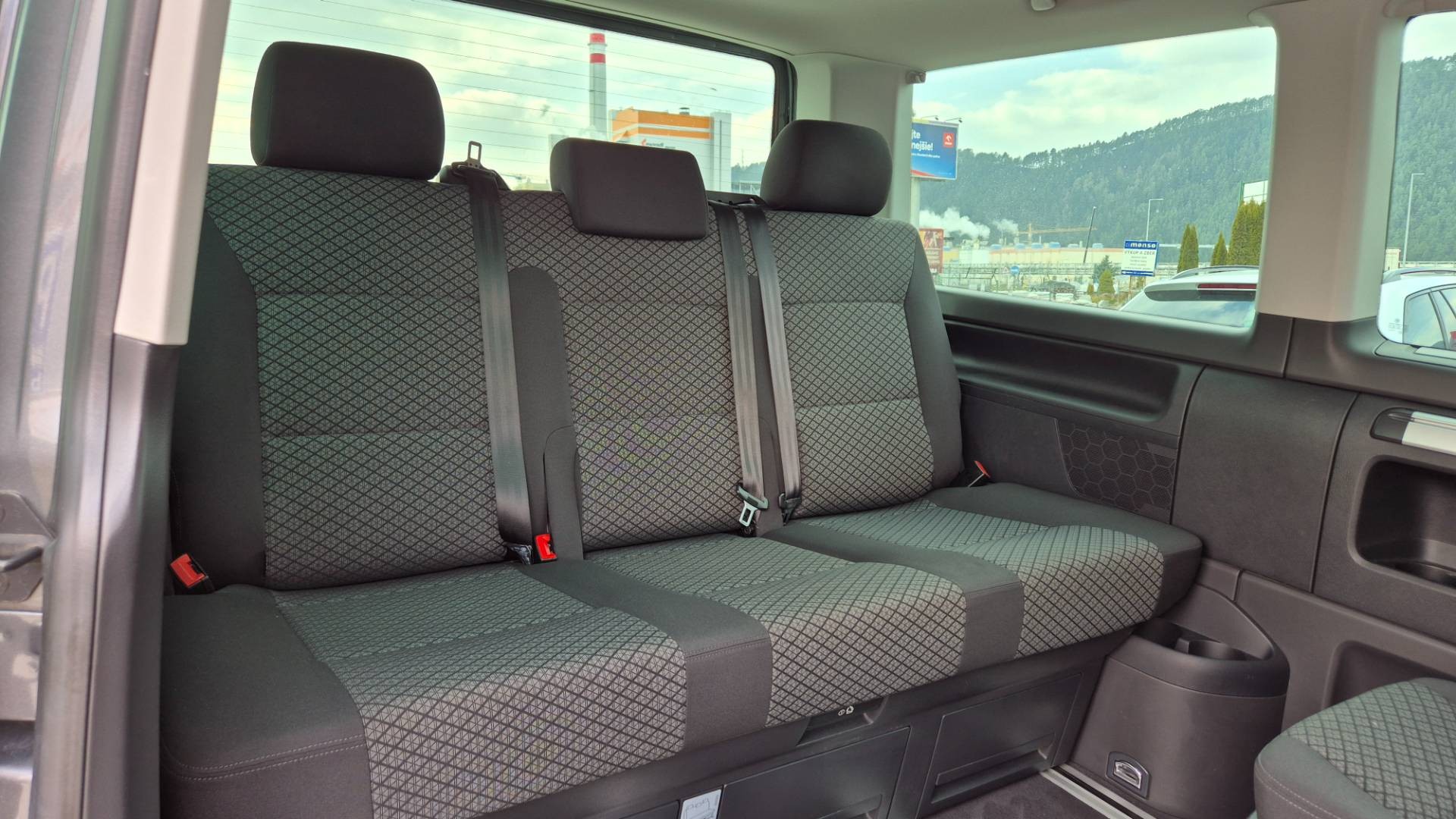 Volkswagen Multivan 2.0 TDI 150k Highline DSG – Obrázok 20