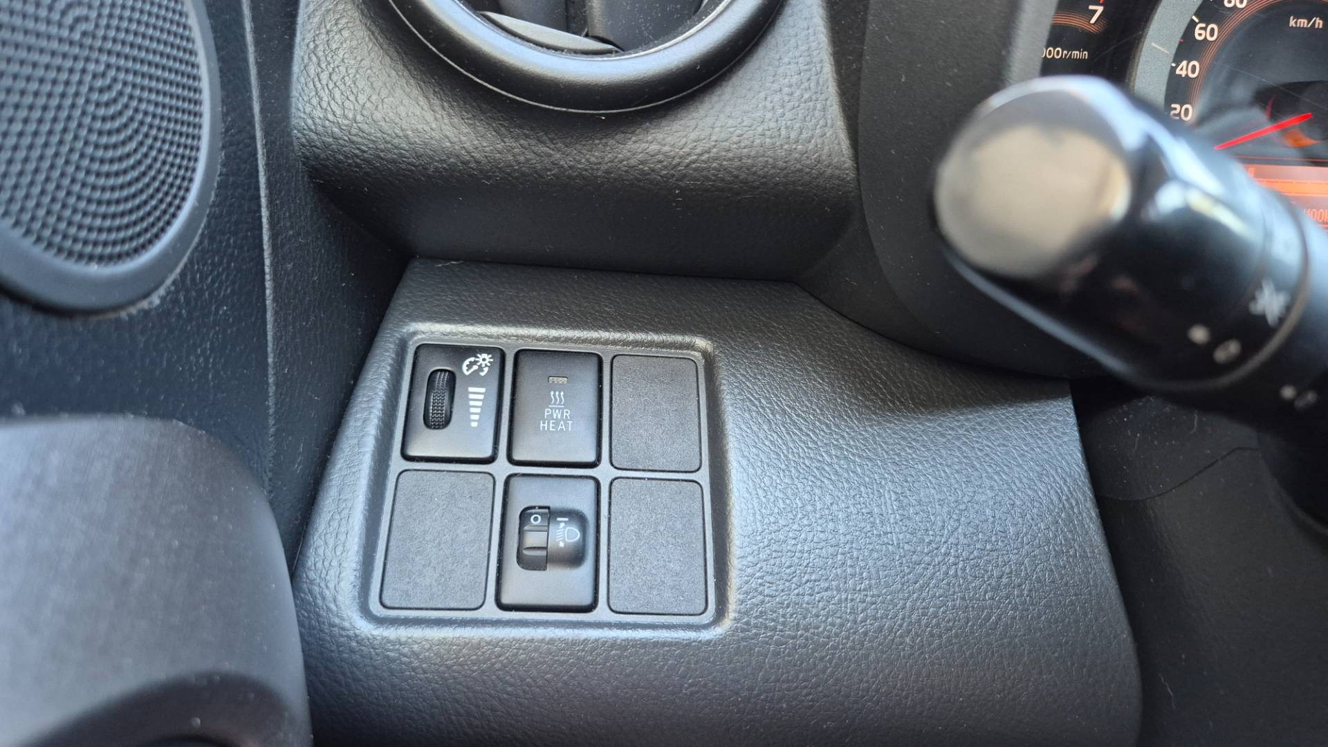 Toyota RAV4 2.2l D-4D 150 Lux – Obrázok 37