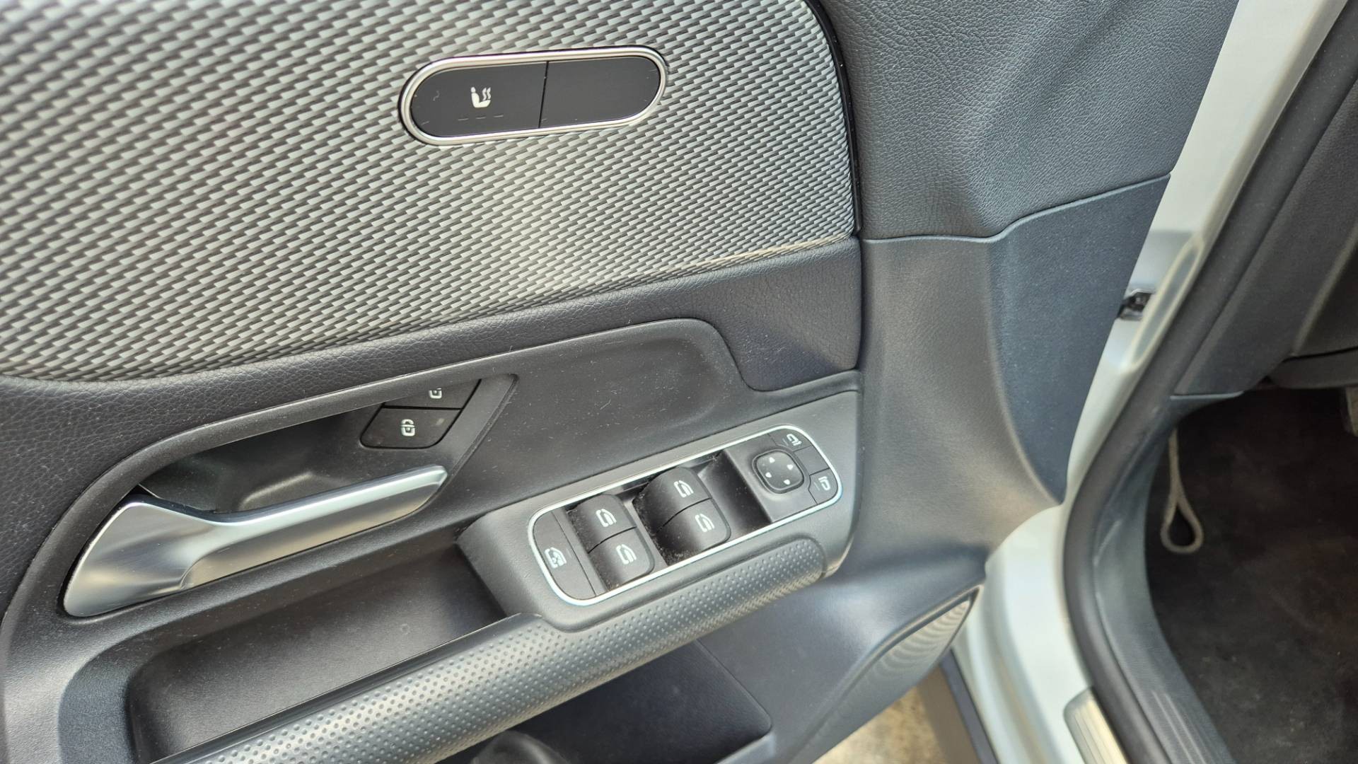 Mercedes-Benz GLB 200d A/T – Obrázok 36