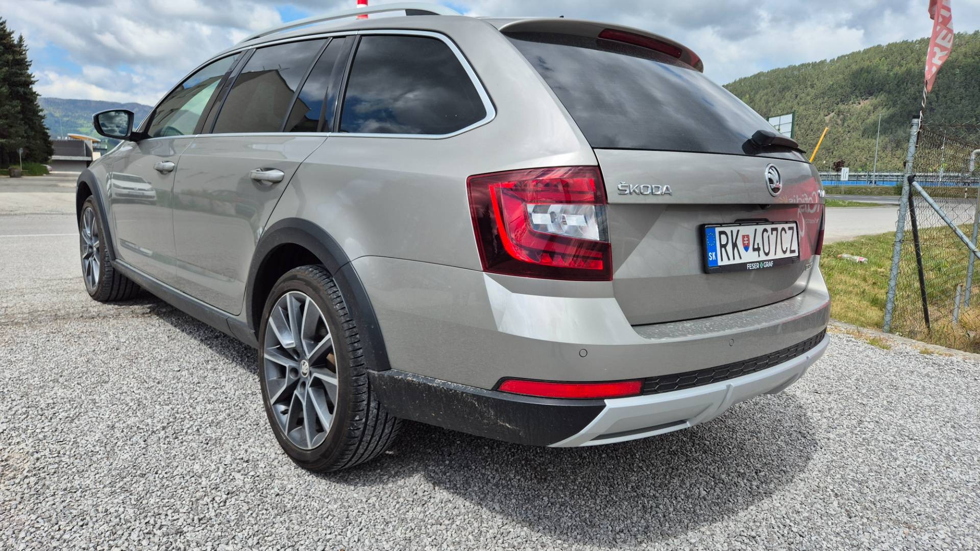 Škoda Octavia Combi 2.0 TDI 184k Scout DSG 4x4 – Obrázok 6