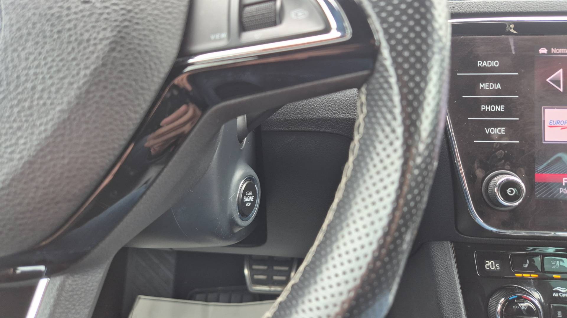 Škoda Superb Combi 2.0 TDI SCR Sportline 4x4 DSG – Obrázok 46