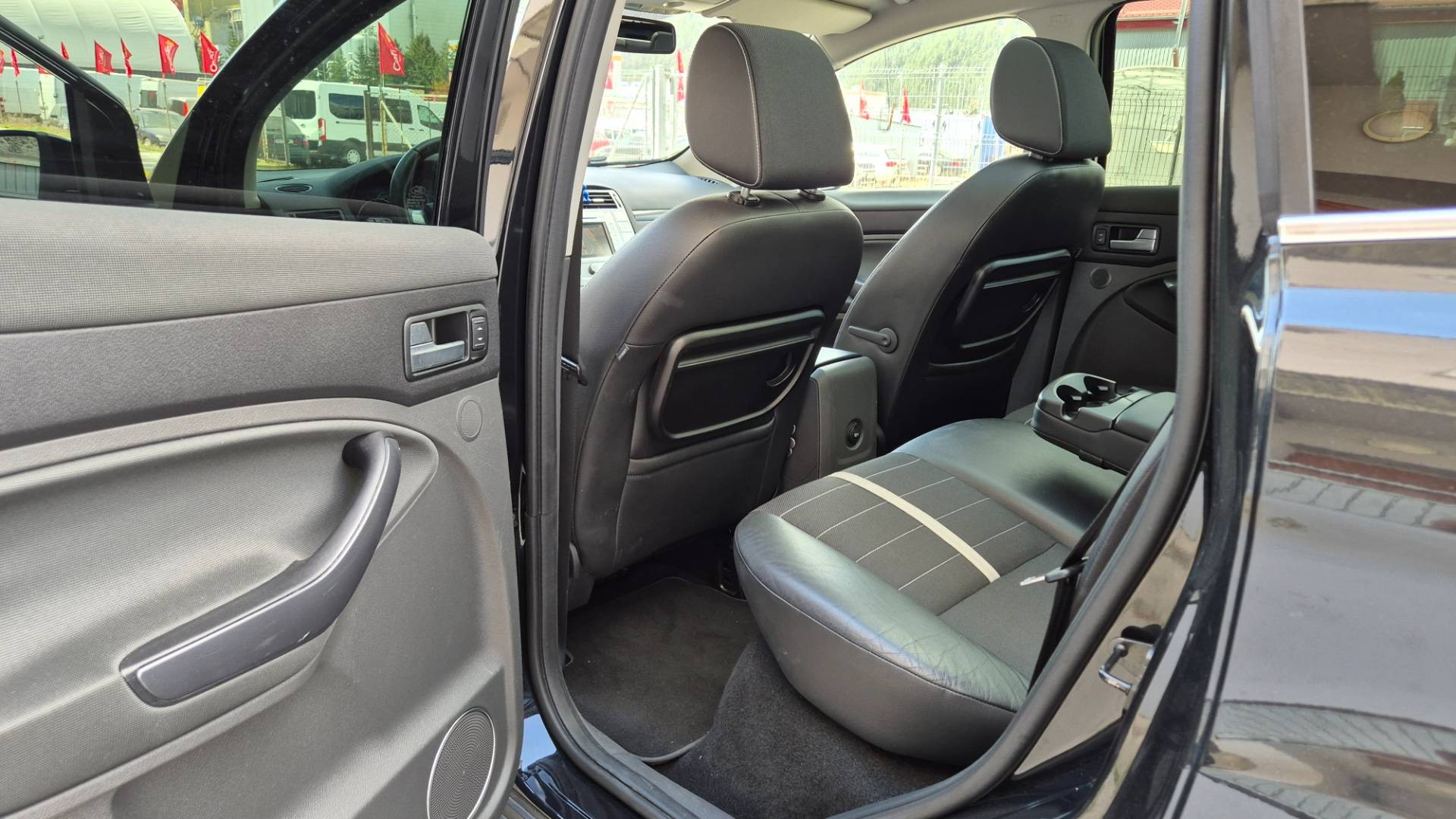Ford Kuga 2.0 TDCi DPF Titanium 2WD – Obrázok 22