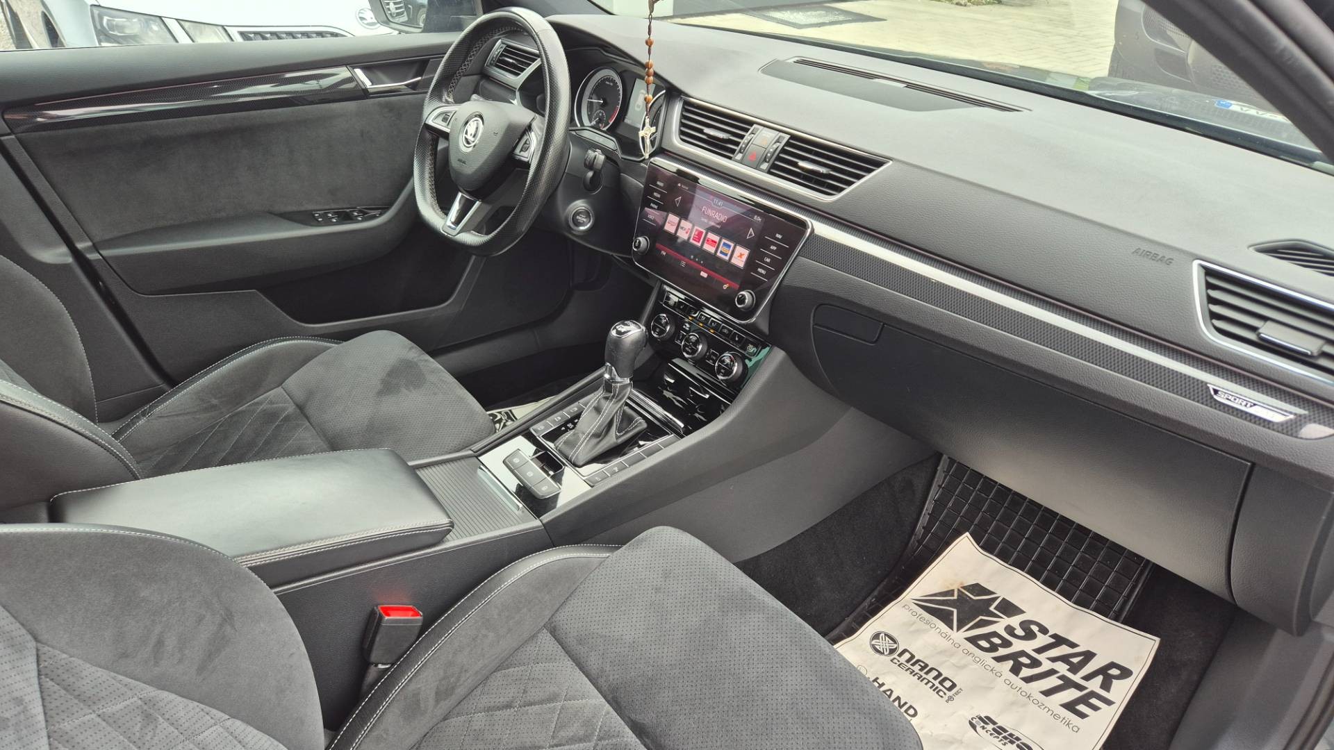 Škoda Superb Combi 2.0 TDI SCR Sportline 4x4 DSG – Obrázok 19