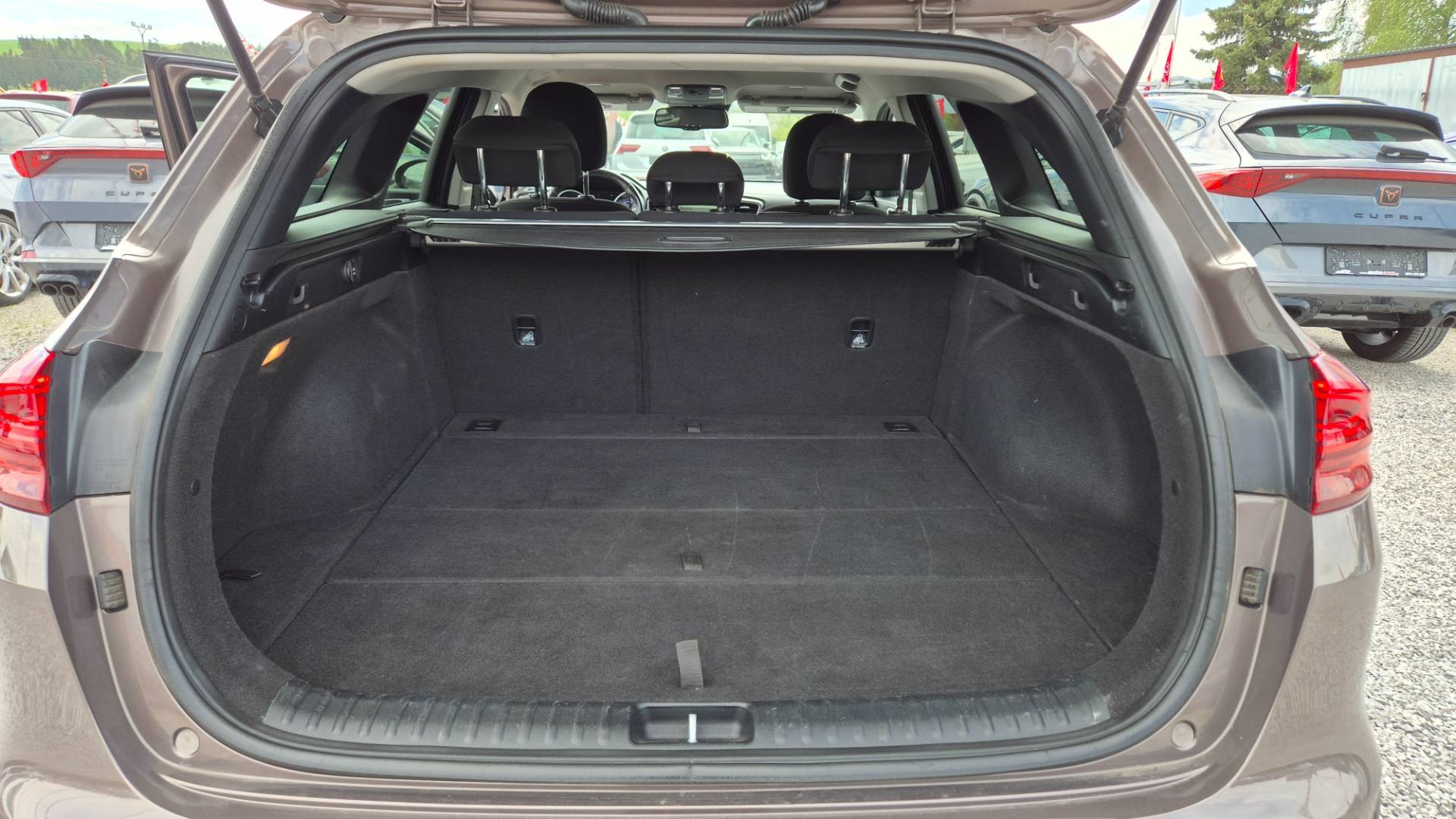 Kia Ceed SW 1.6 CRDi 136k Gold A/T – Obrázok 20