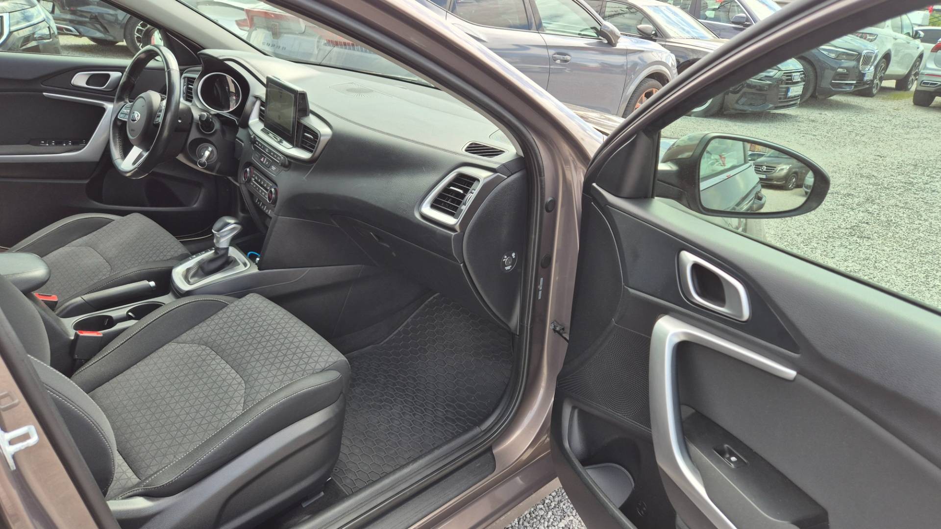 Kia Ceed SW 1.6 CRDi 136k Gold A/T – Obrázok 29