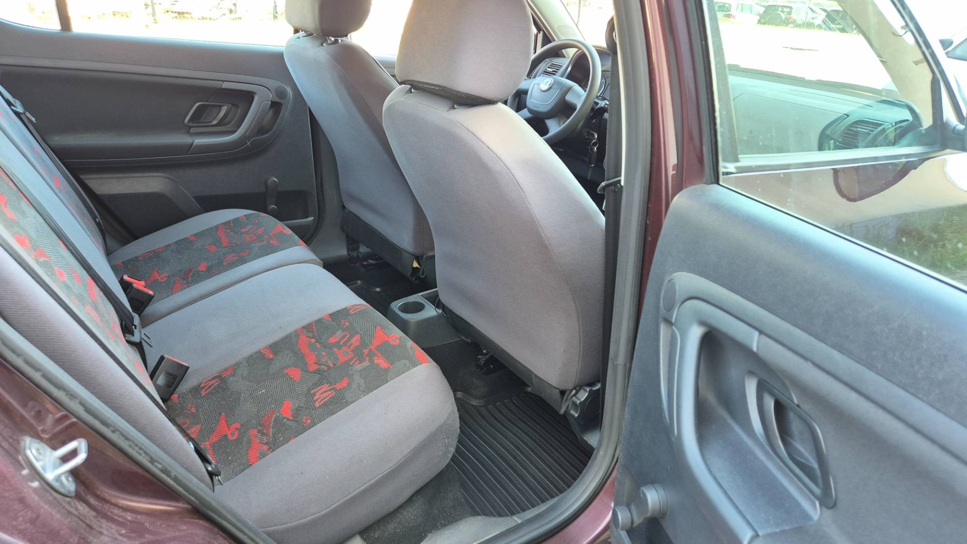 Škoda Fabia 1.2 TSI Ambiente – Obrázok 22