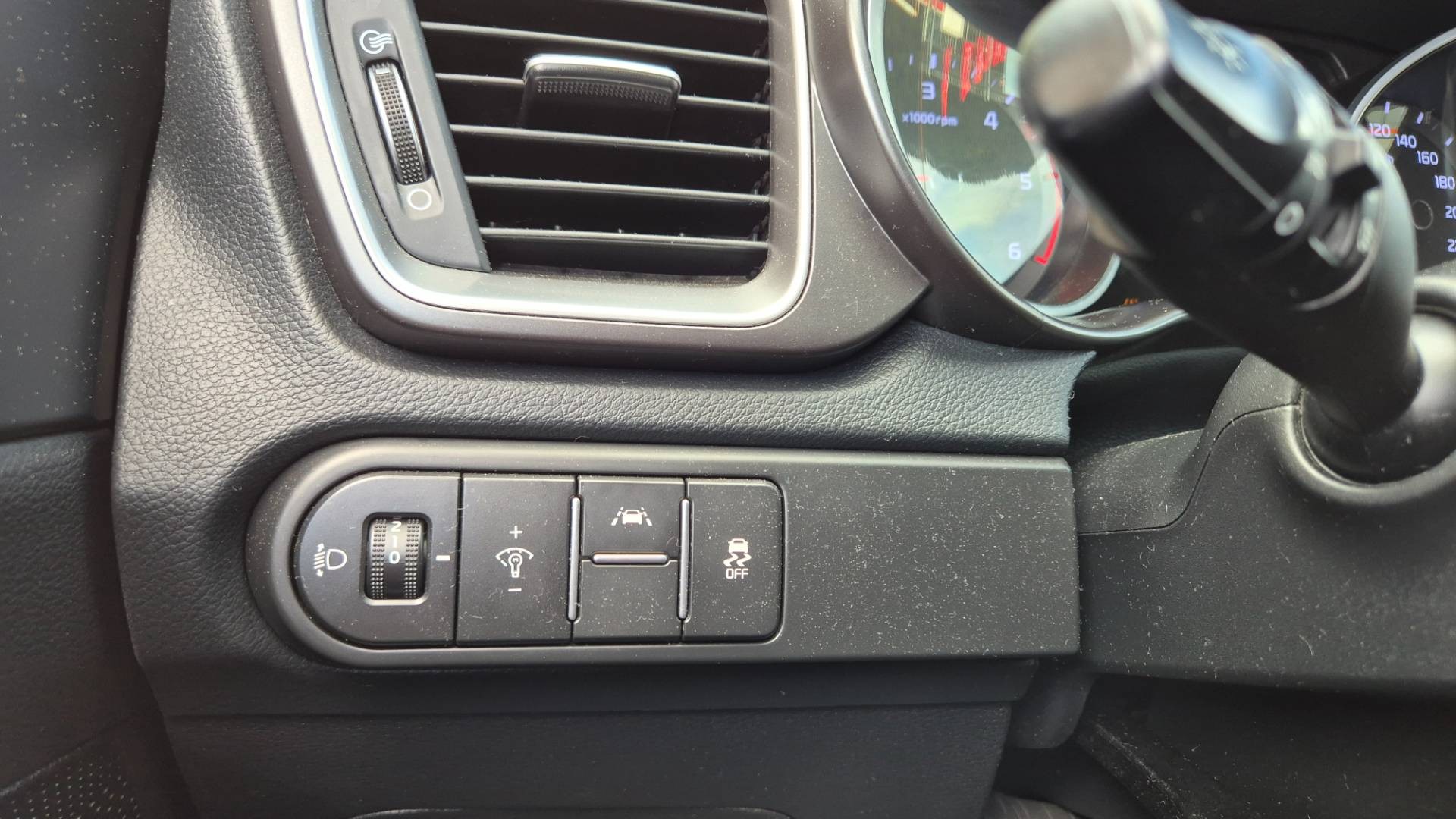 Kia Ceed SW 1.6 CRDi 136k Gold A/T – Obrázok 39