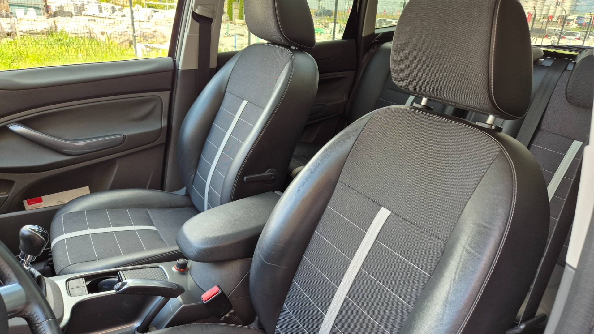 Ford Kuga 2.0 TDCi DPF Titanium 2WD – Obrázok 29