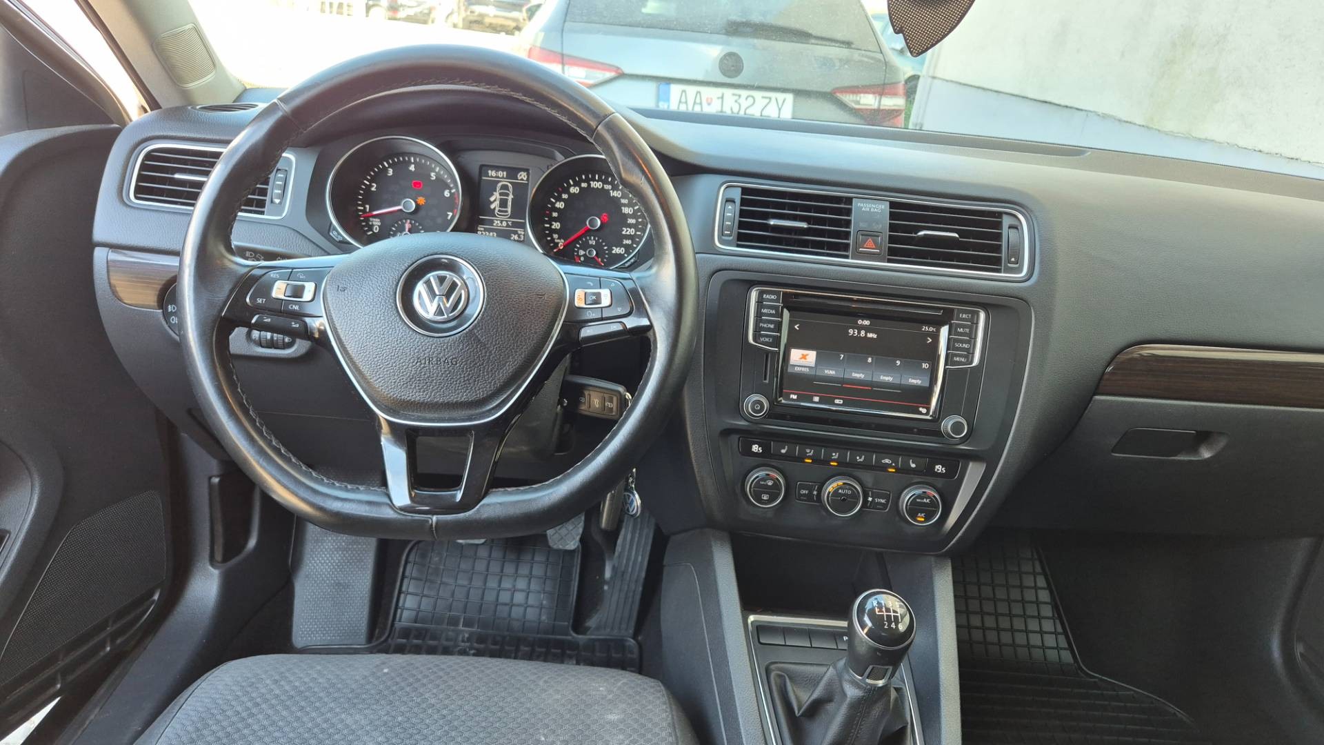 Volkswagen Jetta 1.2 TSI Comfortline – Obrázok 19