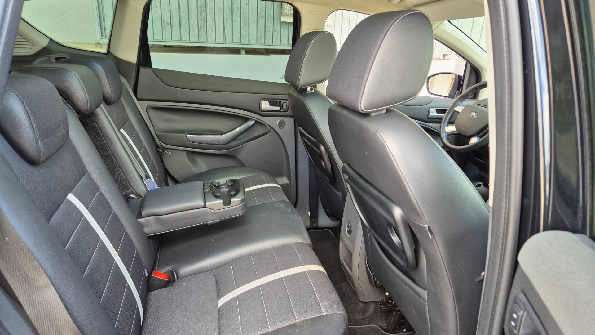 Ford Kuga 2.0 TDCi DPF Titanium 2WD – Obrázok 32
