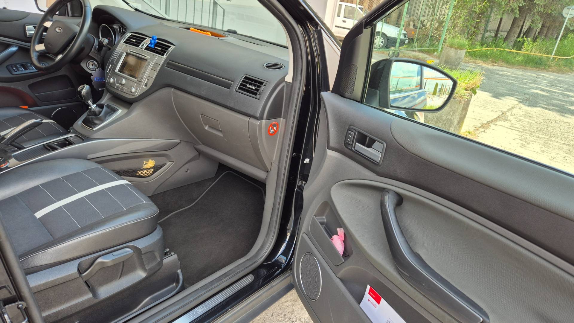Ford Kuga 2.0 TDCi DPF Titanium 2WD – Obrázok 33