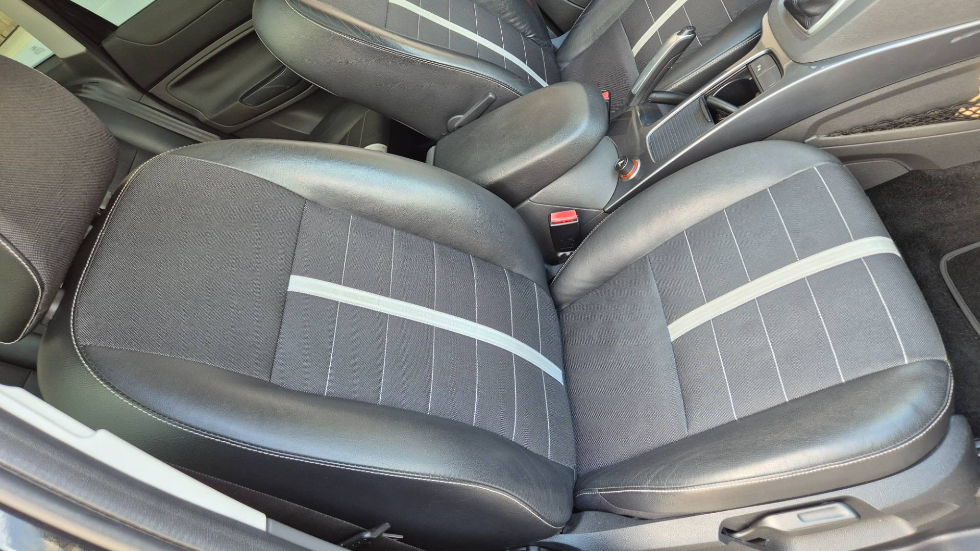 Ford Kuga 2.0 TDCi DPF Titanium 2WD – Obrázok 34