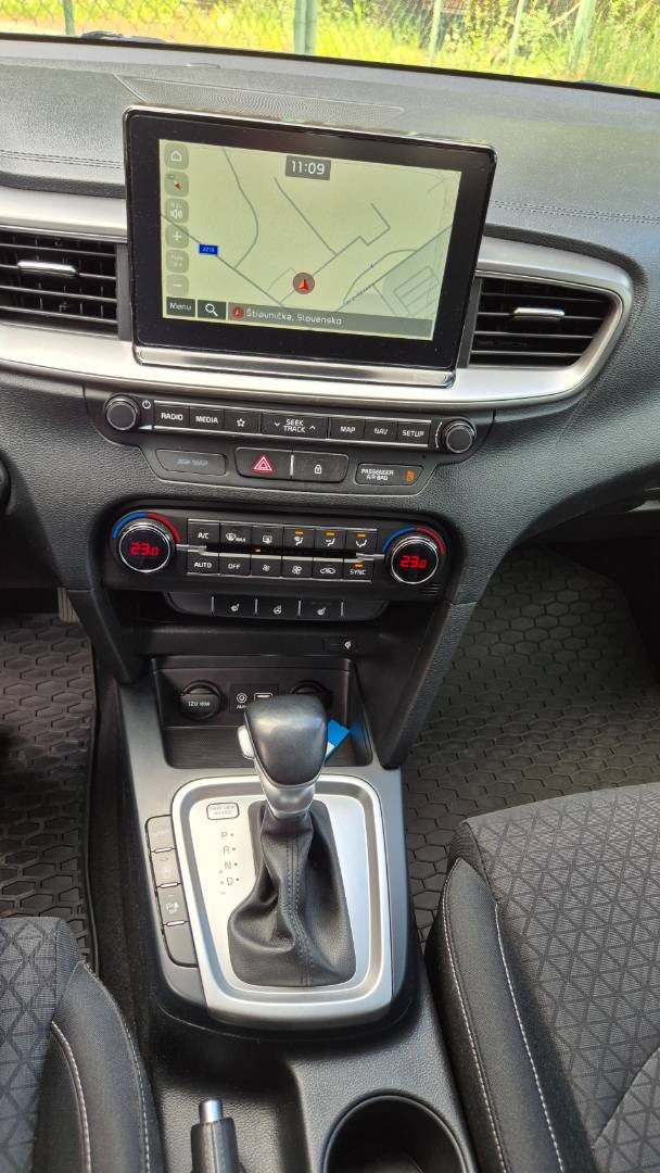 Kia Ceed SW 1.6 CRDi 136k Gold A/T – Obrázok 31