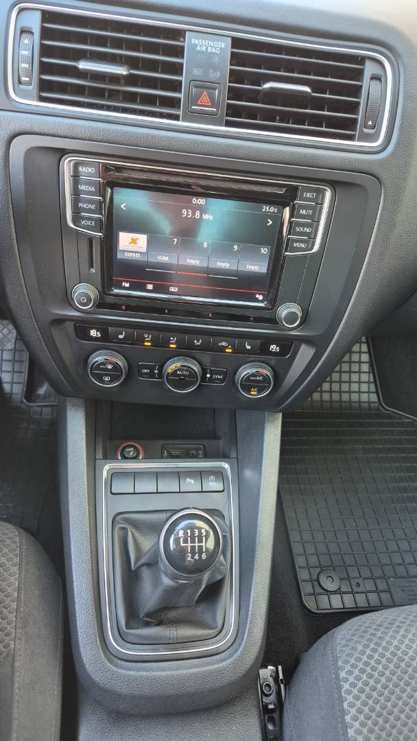 Volkswagen Jetta 1.2 TSI Comfortline – Obrázok 25
