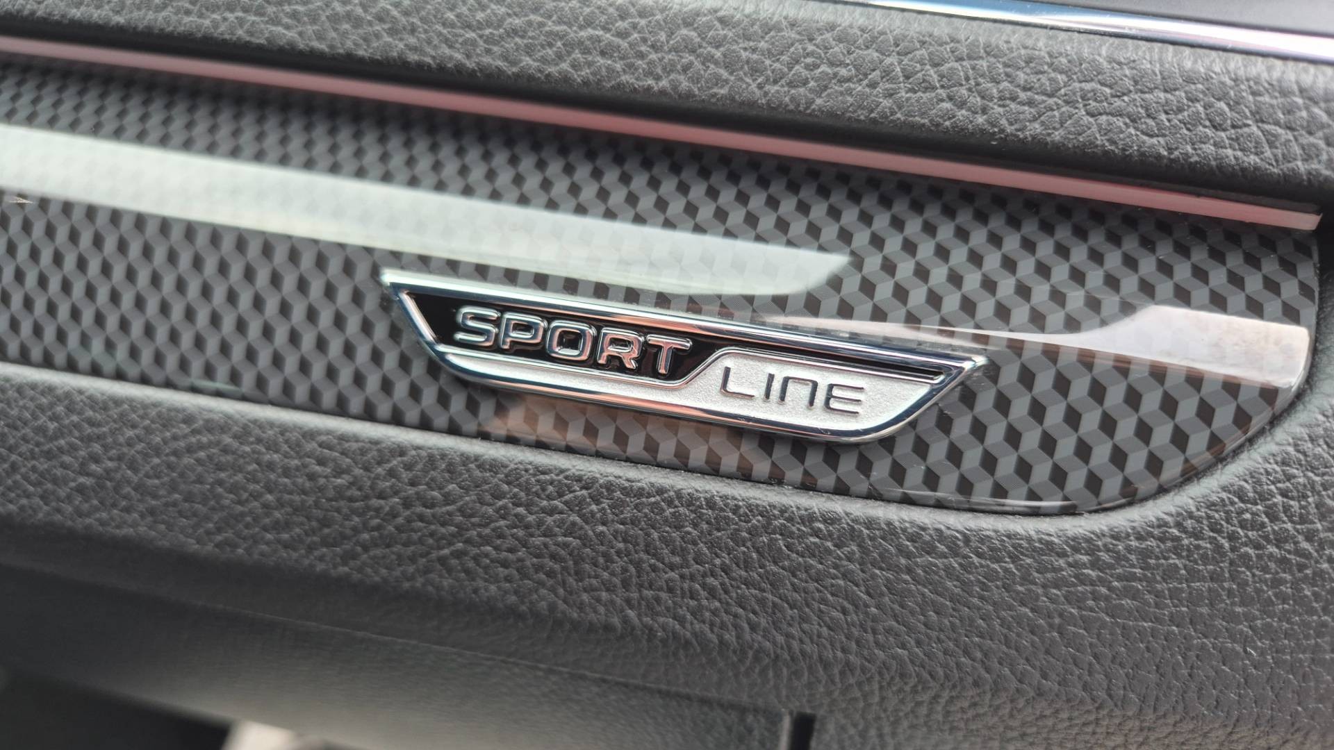 Škoda Superb Combi 2.0 TDI SCR Sportline 4x4 DSG – Obrázok 22