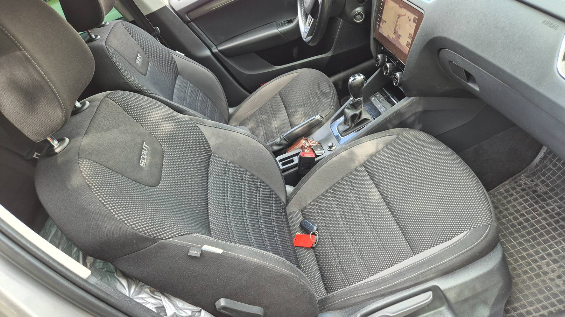 Škoda Octavia Combi 2.0 TDI 184k Scout DSG 4x4 – Obrázok 21