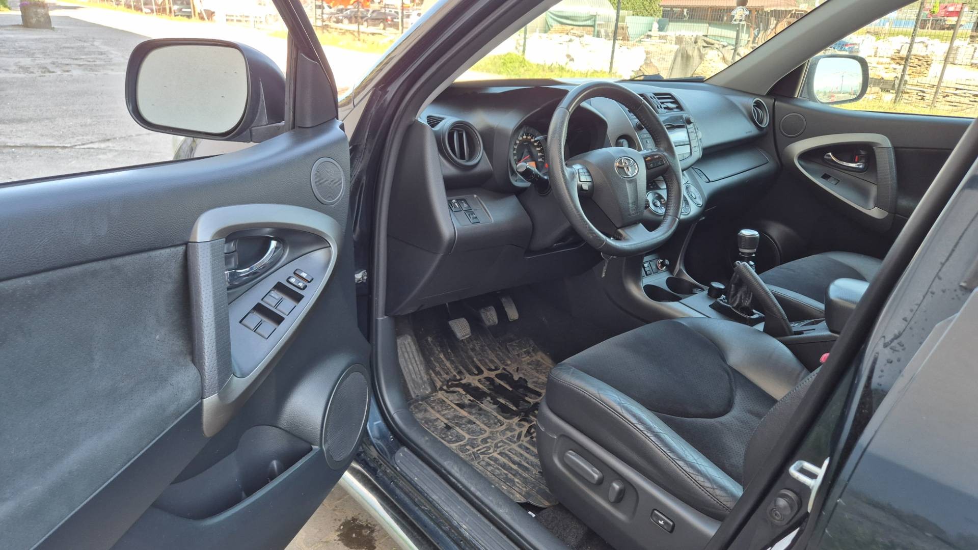 Toyota RAV4 2.2l D-4D 150 Lux – Obrázok 23