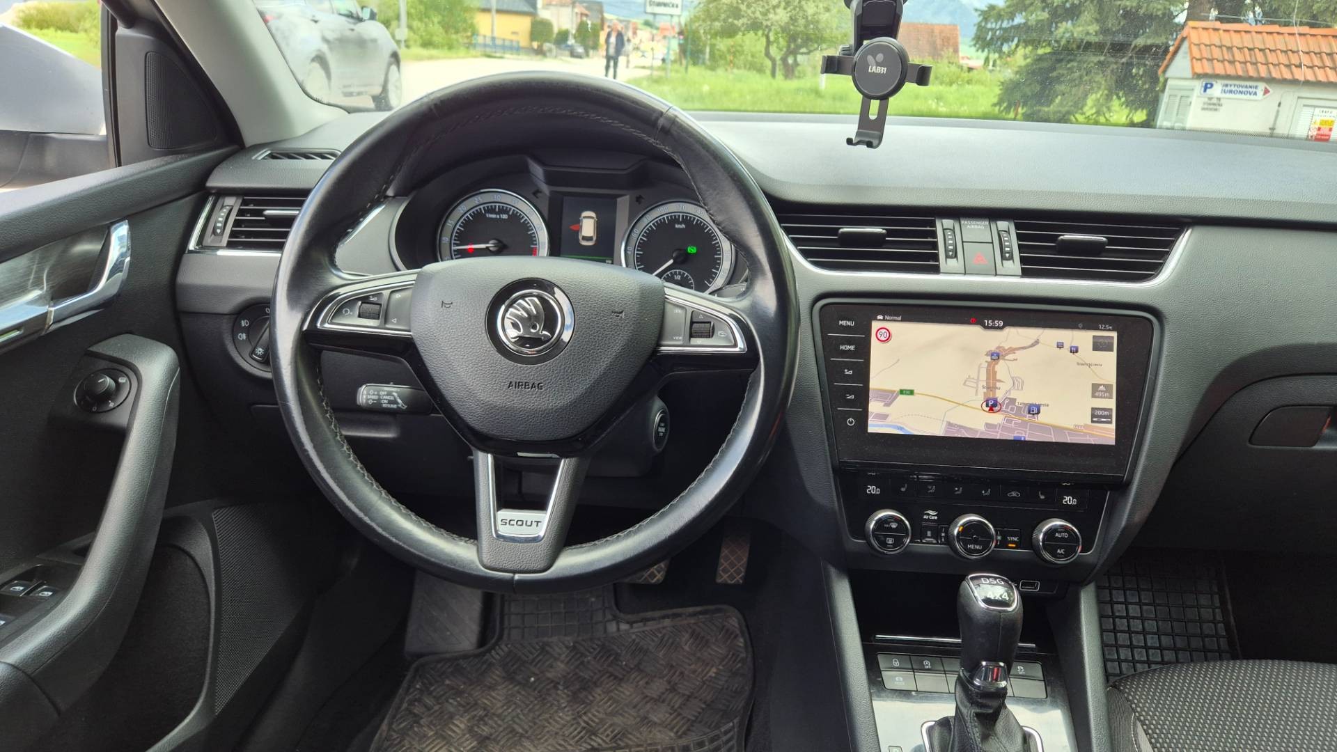 Škoda Octavia Combi 2.0 TDI 184k Scout DSG 4x4 – Obrázok 14