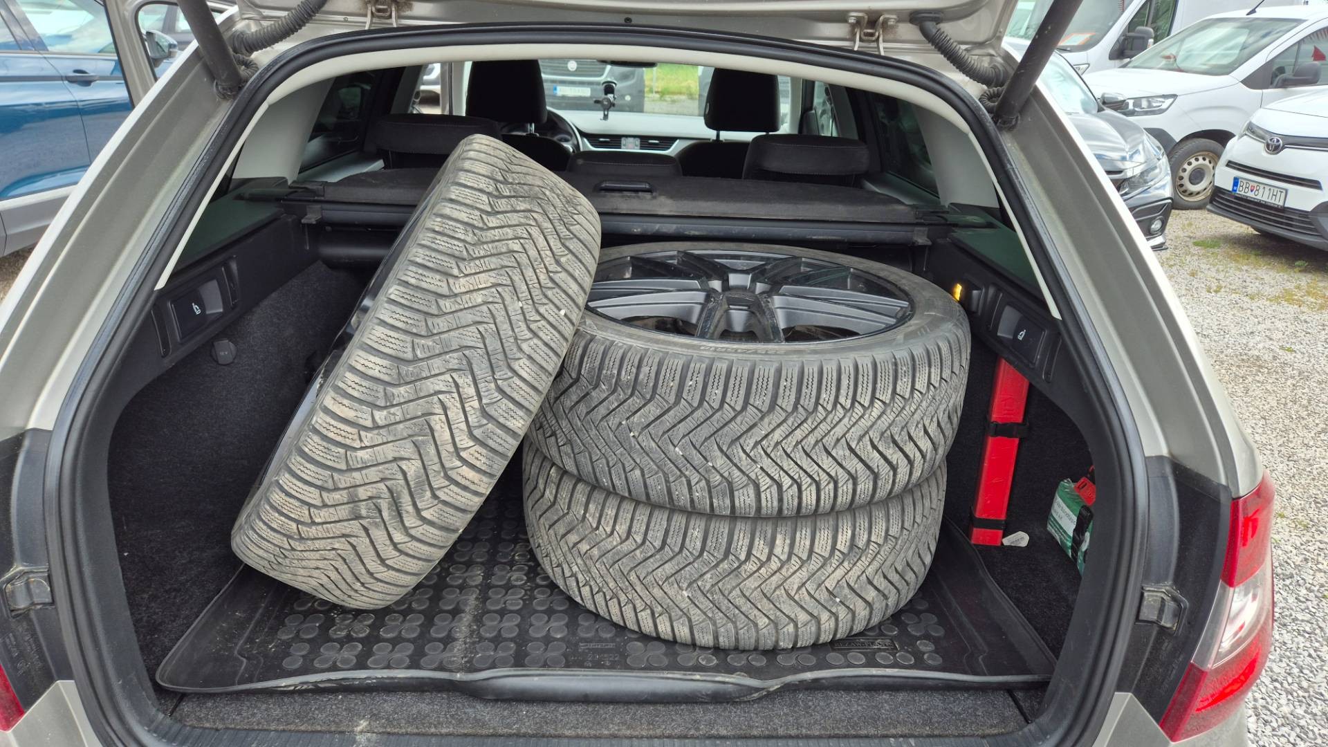 Škoda Octavia Combi 2.0 TDI 184k Scout DSG 4x4 – Obrázok 8
